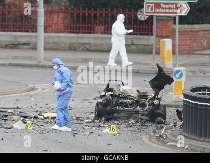 Police forensic experts at the scene of a car bomb attack outside Newry courthouse in Co Down, Northern Ireland. Stock Photo