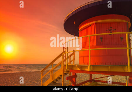 TENTH STREET CLASSIC ART DECO LIFEGUARD TOWER (©WILLIAM LANE 2016) SOUTH BEACH MIAMI BEACH MIAMI FLORIDA USA Stock Photo