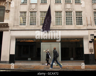 An unidentified man believed to be a friend of Alexander McQueen, outside  McQueen's flat in central London Stock Photo - Alamy