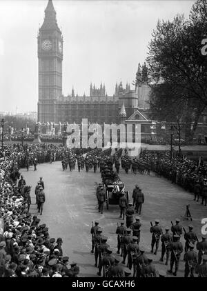 The funeral procession for Nurse Edith Cavell marches through the streets of London. Nurse Cavell was executed by Imperial German troops after having been found guilty in a German military court of helping hundreds of allied airman and soldiers escape from the Germans. Her execution was widely condemned throughout the world. Stock Photo