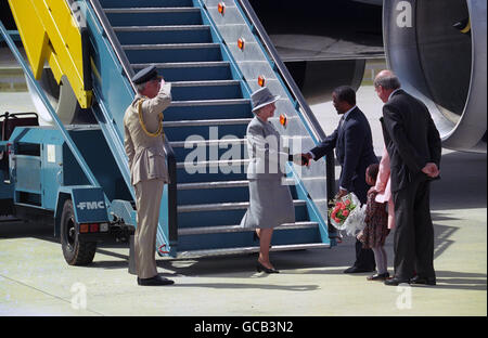 Queen Elizabeth II is greeted by South Africa's Deputy President Thabo Mbeki as she walks on South African soil for the first time since 1947 on her arrival at Cape Town's DF Malan Airport. Stock Photo