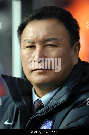 Soccer - International Friendly - South Korea v Ivory Coast - Loftus Road. South Korea coach Huh Jung-Moo looks onduring the International Friendly at Loftus Road, London. Stock Photo