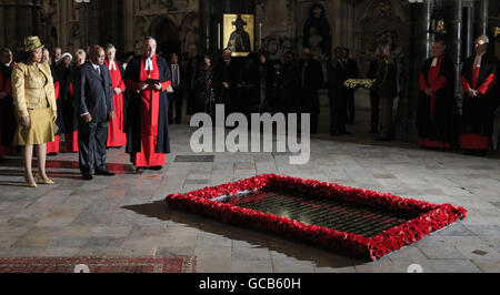 South Africa's President Jacob Zuma, (centre) his wife, Tobeka Madiba Zuma (left) and the Very Reverend John Hall (right), the dean of Westminster Abbey during a wreath laying ceremony at the Grave of the Unknown Warrior, at Westminster Abbey in London as part of the President's three-day state visit. Stock Photo