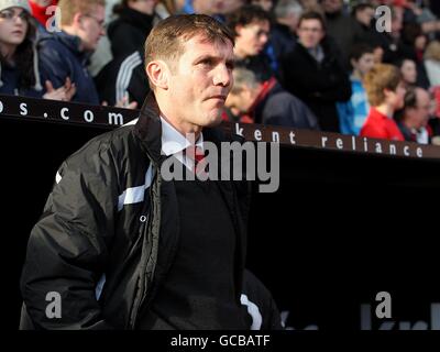 Soccer - Coca-Cola Football League One - Charlton Athletic v Yeovil Town - The Valley. Chartlon Athletic manager Phil Parkinson on the touchline Stock Photo