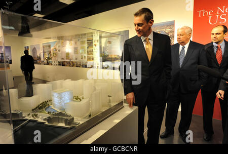 Architect James Timberlake, of design company Kieran Timberlake shows his winning design for the proposed new American Embassy for London, which was unveiled at the The Building Centre, in London, by US ambassador Louis B Susman, 2nd right, and Acting Director of the Bureau of Overseas Buildings Operations, Adam Namm, right. Stock Photo