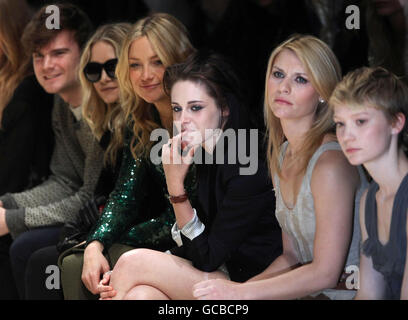 Burberry Front Row - London Fashion Week Stock Photo