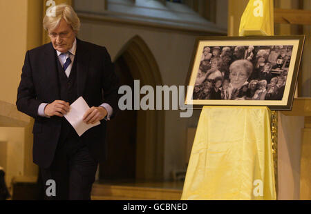 Actor William Roache leaves the platform after reading a tribute to actress Maggie Jones who played legendary Coronation Street battle-axe Blanche Hunt during her memorial service at Salford Cathedral, Manchester. Stock Photo