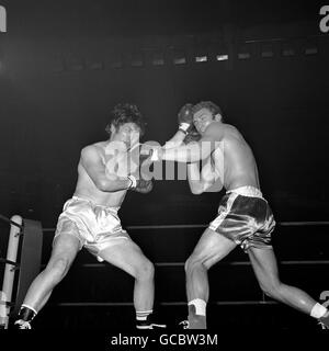 Boxing - Heavyweight - Joe Bugner v Johnny Prescott - Royal Albert Hall, London Stock Photo