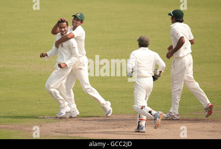 Bangladesh's Shakib Al Hasan (left) celebrates the wicket of England's Jonathan Trott during the second test at the Shere Bangla National Stadium, Mirpur, Dhaka. Stock Photo