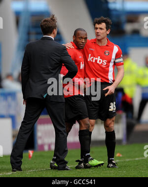 Charlton Athletic's Kyel Reid (centre) celebrates his goal with manager Phil Parkinson (left) and Christian Daily (right) during the Coca-Cola League One match at the Galpharm Stadium, Huddersfield. Stock Photo