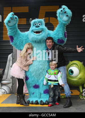 Shane Richie (right) with his son Mackenzie Blue and wife Christie Goddard (left) with a person in costume as the character Sulley from Monsters Inc at the New Generation Festival launch event at Disneyland Paris. Stock Photo