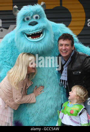 Shane Richie (right) with his son Mackenzie Blue and wife Christie Goddard (left) with a person in costume as the character Sulley from Monsters Inc at the New Generation Festival launch event at Disneyland Paris. Stock Photo