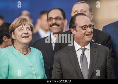 Warsaw, Mazovia, Poland. 8th July, 2016. Angela Merkel, left, looking the flypast of jet fighters over the Narodowy Stadium, and Francois Hollande, right, in the NATO Warsaw Summit, Poland. © Celestino Arce/ZUMA Wire/Alamy Live News Stock Photo