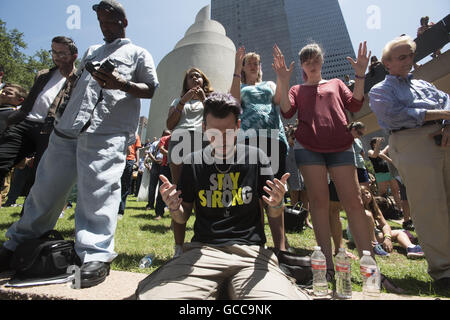 Dallas, Texas, USA. 8th July, 2016. A prayer vigil was held at Thanksgiving Square in Dallas. A black U.S. military veteran of the Afghan war who said he wanted to 'kill white people' opened fire in a sniper attack in which five police officers were slain at a protest decrying police shootings of black men, officials said on Friday. Seven other police officers and two civilians were wounded in the ambush in downtown Dallas on Thursday night, officials said. Credit:  ZUMA Press, Inc./Alamy Live News Stock Photo