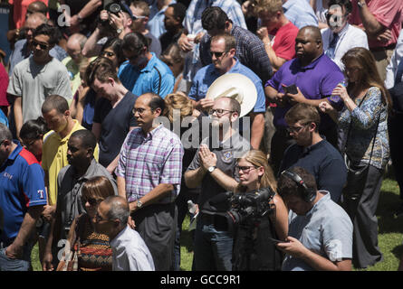 Dallas, Texas, USA. 8th July, 2016. A prayer vigil was held at Thanksgiving Square in Dallas the day after the police shootings. A black U.S. military veteran of the Afghan war who said he wanted to 'kill white people' opened fire in a sniper attack in which five police officers were slain at a protest decrying police shootings of black men, officials said on Friday. Seven other police officers and two civilians were wounded in the ambush in downtown Dallas on Thursday night, officials said. Credit:  ZUMA Press, Inc./Alamy Live News Stock Photo