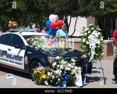 Dallas, Texas, USA. 8th July, 2016. Memorials in front of the the Jack Evans Police Headquarters in Dallas. There are two cars. One, Dallas Police and Two, Dallas Area Rapid Transit (DART). Credit:  dallaspaparazzo/Alamy Live Newss Stock Photo