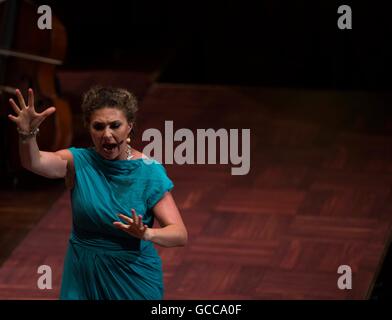 Geisenheim, Germany. 8th July, 2016. German soprano Annette Dasch performs during Rheingau Music Festival in Wiesbaden, Germany, on July 8, 2016. The 29th Rheingau Music Festival is held from June 18 to August 27. © Luo Huanhuan/Xinhua/Alamy Live News Stock Photo