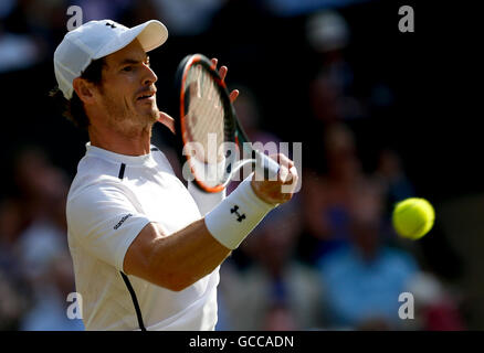 London, Britain. 8th July, 2016. Andy Murray of Britain returns the ball during the men's singles semifinal with Tomas Berdych of the Czech Republic on Day 11 at the Championships Wimbledon 2016 in London, Britain, on July 8, 2016. Credit:  Ye Pingfan/Xinhua/Alamy Live News Stock Photo