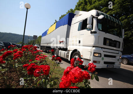 Visoko, Bosnia and Herzegovina. 9th July, 2016. Truck in which are 127 coffins of newly identified victims of Srebrenica massacre is seen driving to Potocari for mass burial ceremony. Credit:  Armin Durgut/ZUMA Wire/Alamy Live News Stock Photo