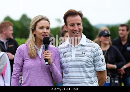 Celtic Manor, Newport, Wales - Saturday 9th July 2016 - The Celebrity Cup golf competition host Di Dougherty introduces dancer Anton Du Beke to the spectators Stock Photo