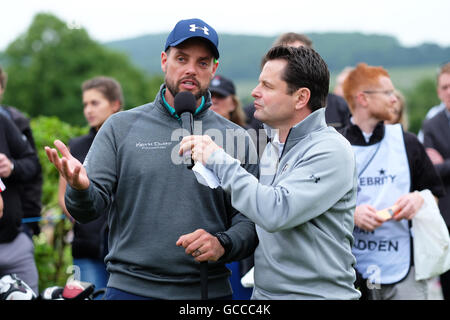 Celtic Manor, Newport, Wales - Saturday 9th July 2016 - The Celebrity Cup golf competition singer and actor Keith Duffy captain of Team Ireland at the first hole with host Chris Hollins. Photograph Steven May / Alamy Live News Stock Photo
