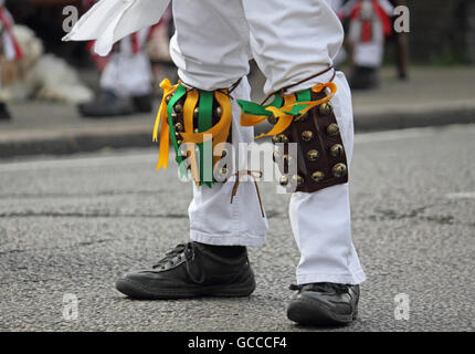 Ewell, Epsom, Surrey, England, UK. 9th July 2016. The Spring Grove Kingston Morris Men performing at the Ewell Village Fair, Surrey, on the Time Well Spent Day of Dance. They were joined by dance sides from the Black Swan Carshalton and Ewell St Mary’s Morris Men to make one of the largest displays of Morris Men. They started at the Green Man pub for 30 minutes of dancing before parading along the High Street to the Lock Up for a drinking challenge, then off for more dancing. Credit:  Julia Gavin UK/Alamy Live News Stock Photo