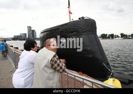 Gdynia, Poland 9th, July 2016 NATO days in Gdynia during NATO alliance summit in Warsaw. Polish army shows military equipment at the Kosciuszko Square in Gdynia. People waitng in line to get into ORP Sep - Polish Kobben-class submarine are seen. Credit:  Michal Fludra/Alamy Live News Stock Photo