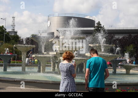 Gdynia, Poland 9th, July 2016 After few rainy and cold days, people enjoy sunny and quite warm weather in Gdynia, on Saturday, 9th of July. Mature couple in front of fountain at the Kosciuszko Sqare is seen Credit:  Michal Fludra/Alamy Live News Stock Photo
