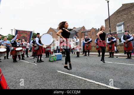 Durham, UK. 9th July, 2016. Dancers preform as they wait to pass the County Hotel 2016 Miners Gala Credit: Dan Cooke/Alamy Live News Stock Photo