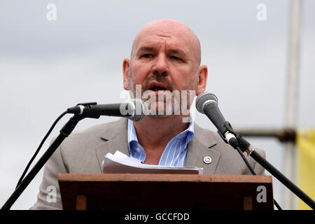 Durham, UK. 9th July, 2016. Mick Whelan, of ASLEF, speaking at the Durham Miners' Gala in Durham, England. The 2016 event was the 132nd 'Big Meeting'. Credit:  Stuart Forster/Alamy Live News Stock Photo