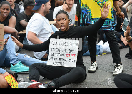 Brixton, London, UK. 9th July 2016. Black Lives Matter protesters march around Brixton before stopping traffic in protest Stock Photo