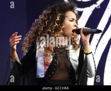 London, UK. 9th July, 2016. Ella Eyre performs at the Barclaycard British Summer Time at Hyde Park, London on July 9th 2016  Photo by Keith Mayhew Credit:  KEITH MAYHEW/Alamy Live News Stock Photo