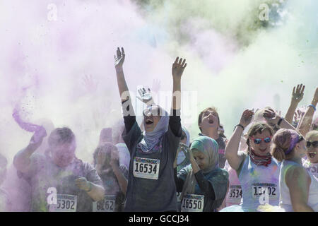 Chicago, Illinois, USA. 9th July, 2016. Hundreds of runners took part in the 5K Color Run in Motion where anons filled with color powder covered the fun-loving joggers. © Karen I. Hirsch/ZUMA Wire/Alamy Live News Stock Photo