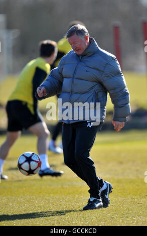 Manchester United's Manager Alex Ferguson shows some nifty footwork in training Stock Photo
