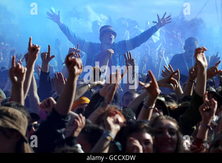 Festival goers watch the watch Courteeners, on the main stage at T in the Park, the annual music festival held at Strathallan Castle, Perthshire. Stock Photo