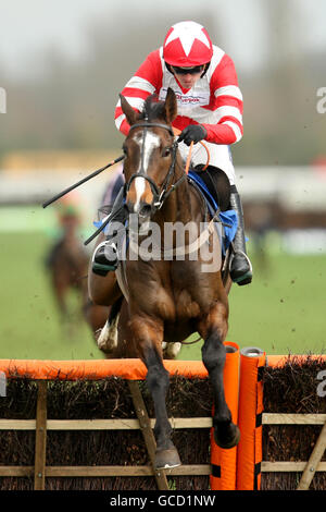 Horse Racing - Newbury Racecourse