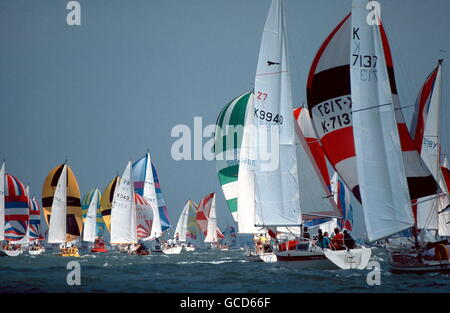 AJAXNETPHOTO.1978. SOLENT, ENGLAND. COWES WEEK FLEET ON A DOWNWIND RUN. PHOTO:JONATHAN EASTLAND/AJAX REF: 890334 Stock Photo