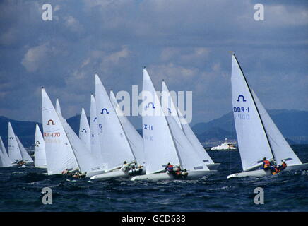 AJAXNETPHOTO.1988. PUSAN, SOUTH KOREA - OLYMPIC SAILING - SOLING CLASS AT START. PHOTO:JONATHAN EASTLAND/AJAX REF:HDD YAR OLY SOLINGS 1988 Stock Photo