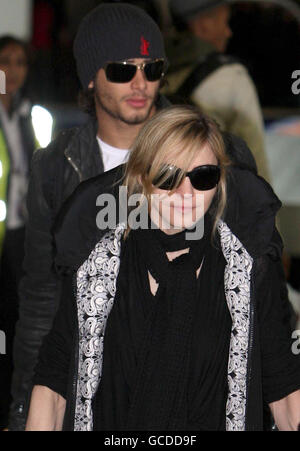 Madonna lands at Heathrow Airport with Jesus Luz (rear) and her children David Banda, Mercy James and Lourdes. Stock Photo