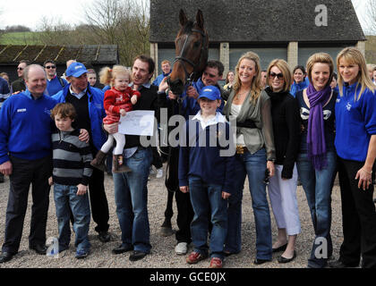 Horse Racing - 2010 John Smith's Grand National - Dont Push It Parade - The Plough Inn at Ford Stock Photo