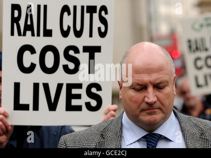 Bob Crow, general secretary of the Rail Maritime and Transport union (RMT), leaves the High Court in London after Judge Mrs Justice Sharp made an interim order against RMT and granting an injunction preventing a crippling national strike was granted to Network Rail. Stock Photo