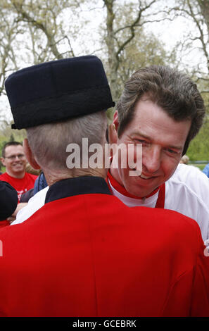 Major Phil Packer completes marathon Stock Photo