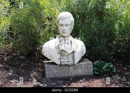 Bust of Robert Burns in the grounds of his birthplace cottage at Alloway, South Ayrshire, Scotland. Stock Photo