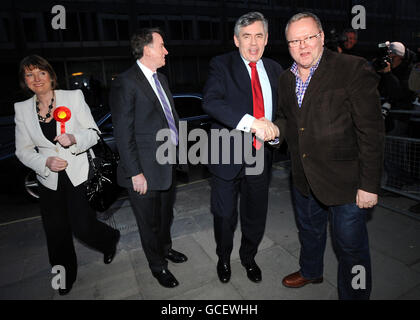 Gordon Brown and wife Sarah (out of image) are welcomed back to Labour Party HQ by General Secretary Ray Collins (right), Lord Madelson and Harriet Harman (left). Stock Photo