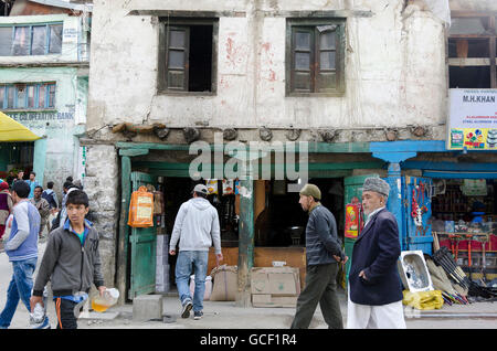 Shops and street, Kargil, Leh to Srinagar Road, Ladakh, Jammu and Kashmir, India Stock Photo