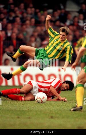 CHRIS KAMARA (SU) JASON DOZZELL (TH) SHEFFIELD UNITED V TOTTENHAM HOTSPUR  Stock Photo - Alamy