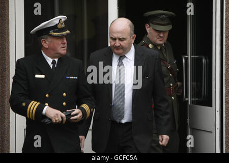 Det Chief Supt Tony Quilter (centre), Head of the Garda National Drugs Unit, leaves a court martial in McKee Barracks, Dublin, where Able Seaman Eoin Gray was sentenced to three months in military prison for disclosing sensitive information on the whereabouts of Navy ships. Stock Photo