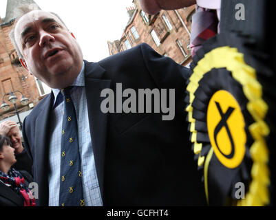 SNP leader Alex Salmond arrives in Falkirk on a whistlestop tour of the country's key election seats. Stock Photo