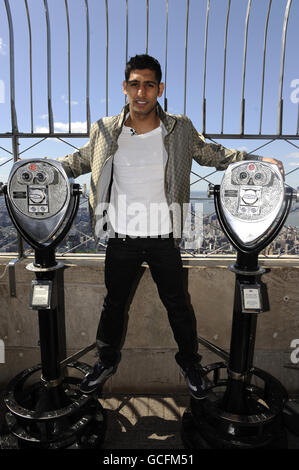 Great Britain's Amir Khan poses at the top of the Empire State Building during the media call in New York City, USA. Stock Photo