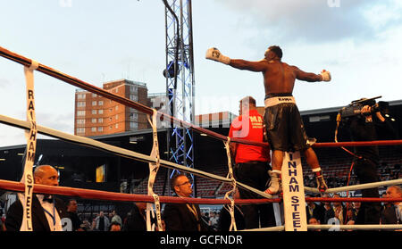 Boxing - British Heavyweight Championship - Dereck Chisora v Danny Williams - Upton Park Stock Photo